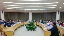 來自11個發(fā)展中國家的官員到鼎鑫水泥有限公司參觀考察