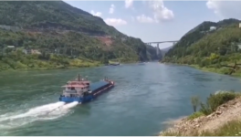 貴州西南水泥6000噸熟料乘船起航，直奔長(zhǎng)江！