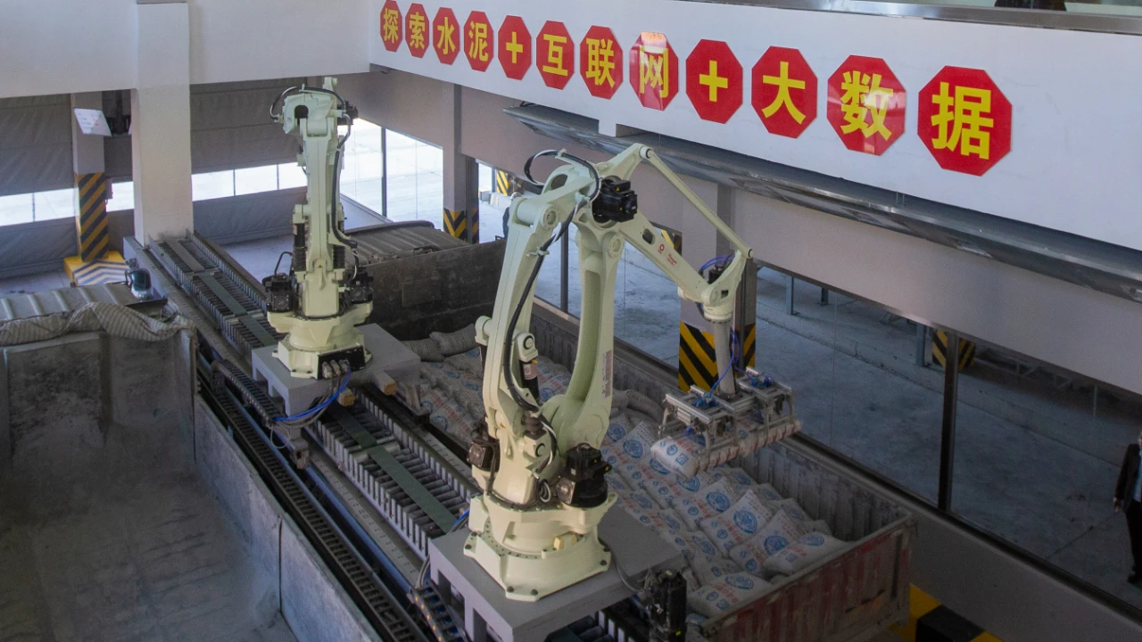 ?破解水泥行業(yè)難題！工業(yè)機(jī)器人大顯身手！